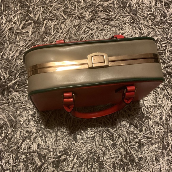 Red purse - Picture 3 of 3